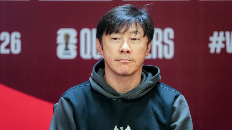 Sau khi mất việc, HLV Shin Tae Yong bị chuyên gia và cầu thủ Indonesia chê vì khả năng ngoại ngữ và giao tiếp kém - Ảnh 1. Sau khi mất việc, HLV Shin Tae Yong bị chuyên gia và cầu thủ Indonesia chê vì khả năng ngoại ngữ và giao tiếp kém - Ảnh 1.