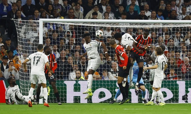 Vinicius ghi bàn nhưng Mbappe nhạt nhòa, Real Madrid thua sốc Milan ngay tại Bernabeu - Ảnh 1. Vinicius ghi bàn nhưng Mbappe nhạt nhòa, Real Madrid thua sốc Milan ngay tại Bernabeu - Ảnh 1.