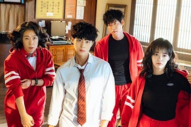 5 phim Hàn chuyển thể từ webtoon không thể bỏ qua - Ảnh 1. 5 phim Hàn chuyển thể từ webtoon không thể bỏ qua - Ảnh 1.