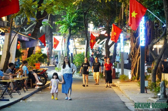 Góc nhìn 365: "Lấp đầy" phố đi bộ - Ảnh 1.