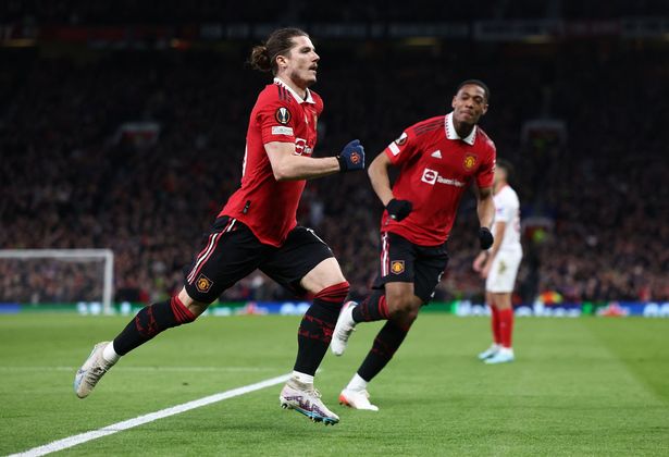 Điểm nhấn MU 2-2 Sevilla: 'Quỷ đỏ' tự bắn vào chân mình, trước mặt là trận lượt về 'giông bão' - Ảnh 4.