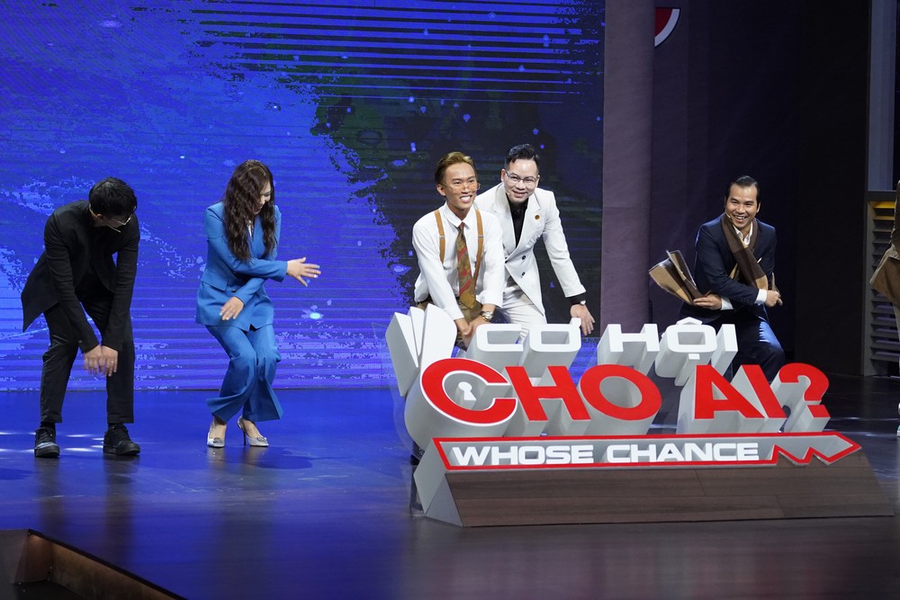 Dược sĩ Tiến "quân sư" giúp ứng viên Gen Z chốt deal ở "Cơ hội cho ai" tập 11 mùa 6 - Ảnh 2. Dược sĩ Tiến "quân sư" giúp ứng viên Gen Z chốt deal ở "Cơ hội cho ai" tập 11 mùa 6 - Ảnh 2.