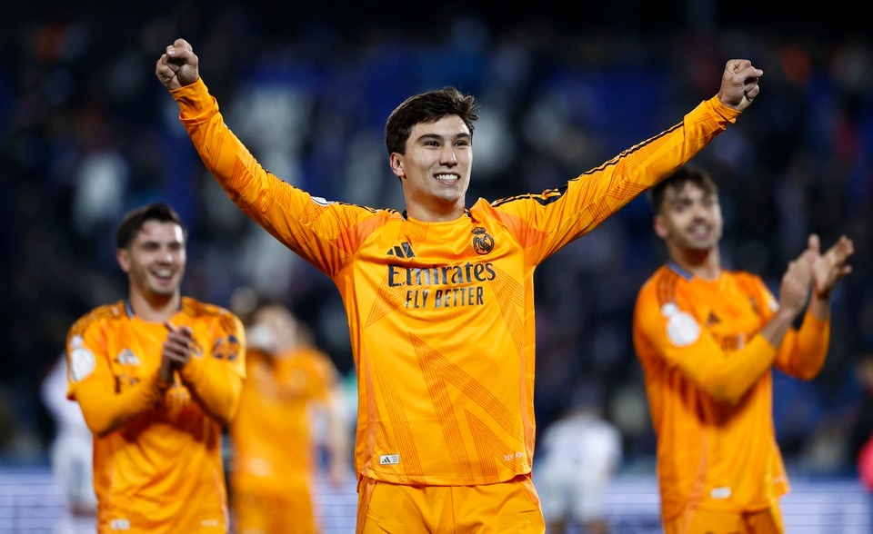 Tiền đạo sinh năm 2004 đóng vai người hùng ở phút bù giờ, Real Madrid nghẹt thở đi tiếp ở Cúp Nhà vua - Ảnh 1. Tiền đạo sinh năm 2004 đóng vai người hùng ở phút bù giờ, Real Madrid nghẹt thở đi tiếp ở Cúp Nhà vua - Ảnh 1.