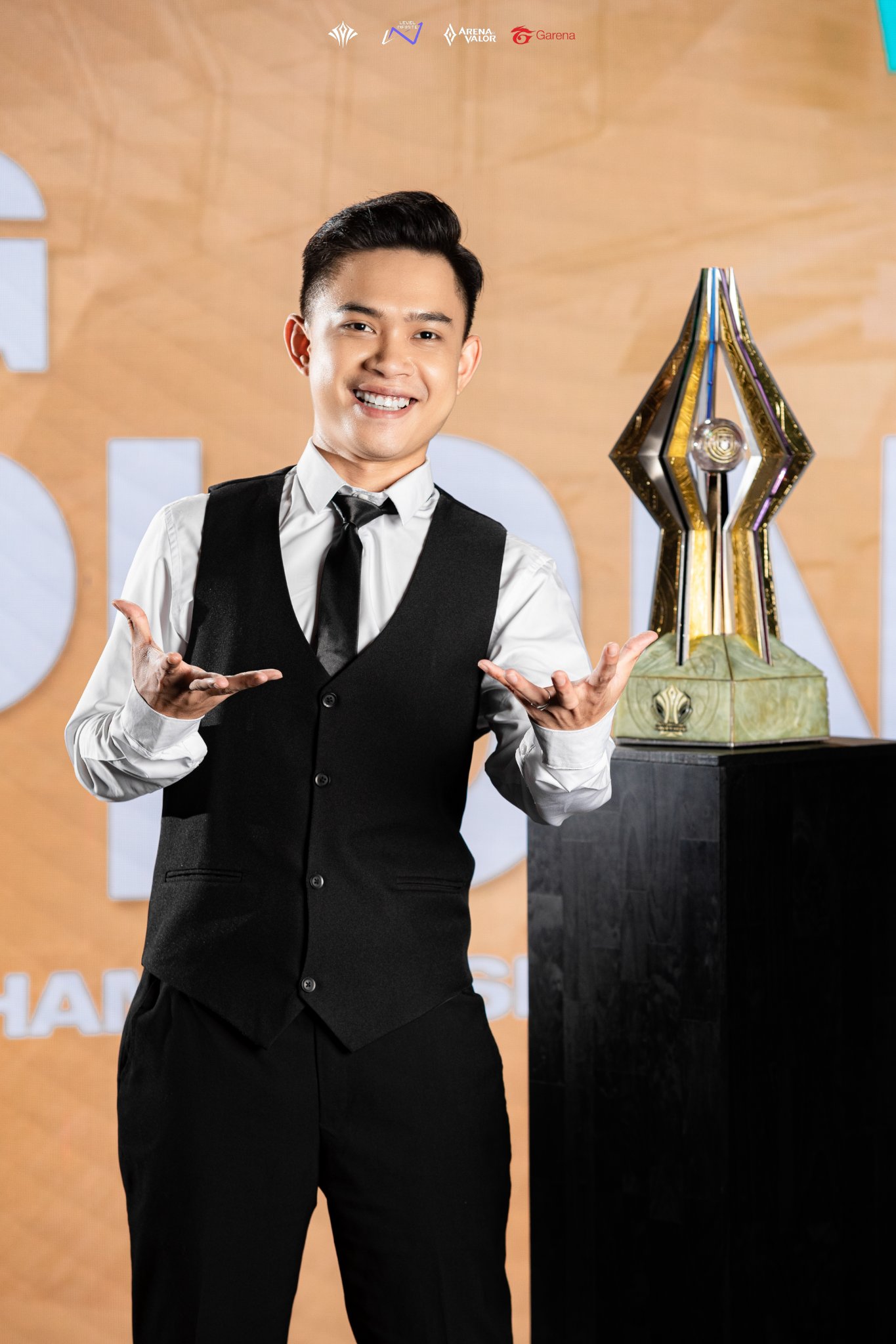 Chân dung Han - đội trưởng đẹp trai, tài giỏi lại hiếu thuận của V Gaming - Ảnh 1.