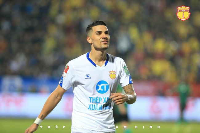 Sao Brazil sắp nhật tịch chuân bị đón Tết Nguyên đán, tự tin khoe đào quất bằng tiếng Việt Nam - Ảnh 2. Hendrio