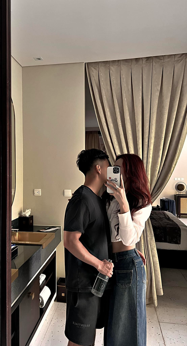 Bạn gái mới của Văn Thanh làm ngân hàng, thường xuyên đăng ảnh bikini, du lịch nơi sang chảnh - Ảnh 3.