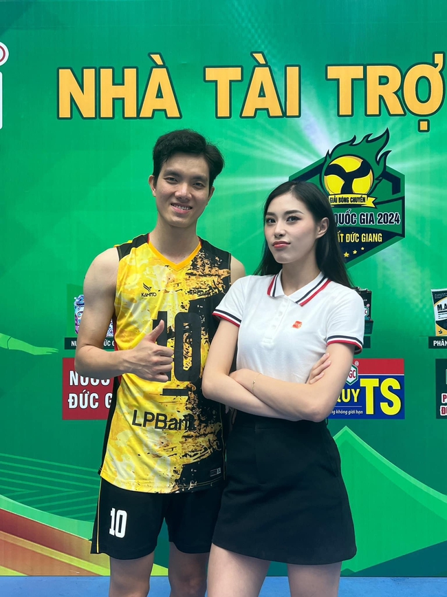 Cựu VĐV bóng chuyền gây sốt tại trận chung kết giải VĐQG 2024 vì nhan sắc 'gây thương nhớ' - Ảnh 2. Cựu VĐV bóng chuyền gây sốt tại trận chung kết giải VĐQG 2024 vì nhan sắc 'gây thương nhớ' - Ảnh 2.