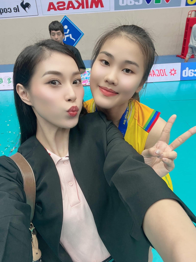 Cựu VĐV bóng chuyền gây sốt tại trận chung kết giải VĐQG 2024 vì nhan sắc 'gây thương nhớ' - Ảnh 5. Cựu VĐV bóng chuyền gây sốt tại trận chung kết giải VĐQG 2024 vì nhan sắc 'gây thương nhớ' - Ảnh 5.