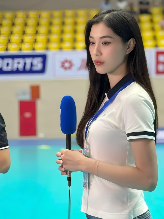 Cựu VĐV bóng chuyền gây sốt tại trận chung kết giải VĐQG 2024 vì nhan sắc 'gây thương nhớ' - Ảnh 6. Cựu VĐV bóng chuyền gây sốt tại trận chung kết giải VĐQG 2024 vì nhan sắc 'gây thương nhớ' - Ảnh 6.