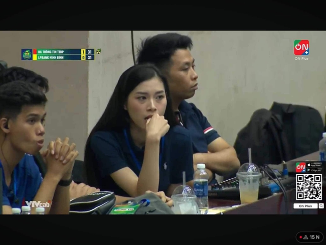 Cựu VĐV bóng chuyền gây sốt tại trận chung kết giải VĐQG 2024 vì nhan sắc 'gây thương nhớ' - Ảnh 8. Cựu VĐV bóng chuyền gây sốt tại trận chung kết giải VĐQG 2024 vì nhan sắc 'gây thương nhớ' - Ảnh 8.