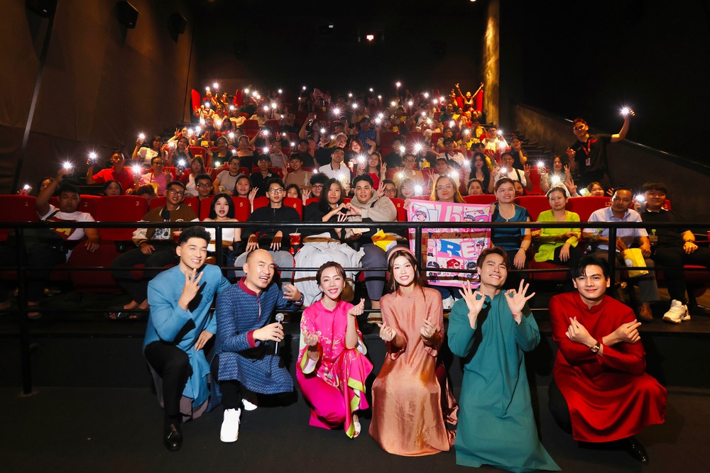 Thu Trang "lội ngược dòng" khi lần đầu làm đạo diễn phim Tết - Ảnh 4. Thu Trang "lội ngược dòng" khi lần đầu làm đạo diễn phim Tết - Ảnh 4.