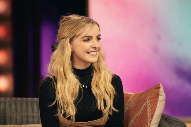 Sao nhí đắt show nhất Hollywood: Dậy thì thanh công với nhan sắc gây ngỡ ngàng ở tuổi 18 - Ảnh 4. Sao nhí đắt show nhất Hollywood: Dậy thì thanh công với nhan sắc gây ngỡ ngàng ở tuổi 18 - Ảnh 4.