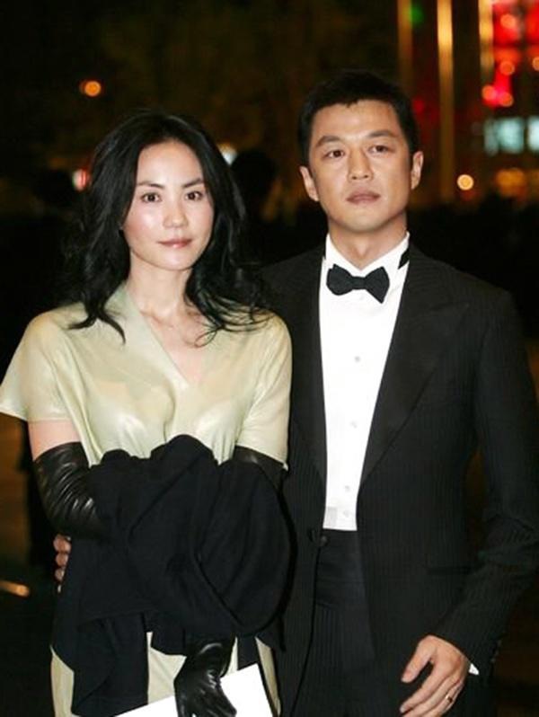 Khi mỹ nhân Hoa ngữ chẳng giữ nổi tình yêu: Phạm Băng Băng cay đắng, Triệu Vy 2 lần bị ruồng bỏ - Ảnh 18. Khi mỹ nhân Hoa ngữ chẳng giữ nổi tình yêu: Phạm Băng Băng cay đắng, Triệu Vy 2 lần bị ruồng bỏ - Ảnh 18.