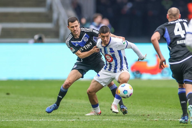 Cầu thủ Việt kiều giá 40 tỷ liên tiếp tỏa sáng, kiến tạo giúp đội nhà chiến thắng, được gọi là 'viên ngọc quý' ở châu Âu - Ảnh 3. Cầu thủ Việt kiều giá 40 tỷ liên tiếp tỏa sáng, kiến tạo giúp đội nhà chiến thắng, được gọi là 'viên ngọc quý' ở châu Âu - Ảnh 3.