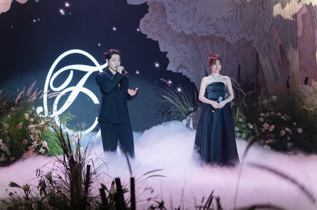 Trang phục cưới đặc biệt NTK Chung Thanh Phong dành cho siêu mẫu Minh Tú - Ảnh 17. Trang phục cưới đặc biệt NTK Chung Thanh Phong dành cho siêu mẫu Minh Tú - Ảnh 17.