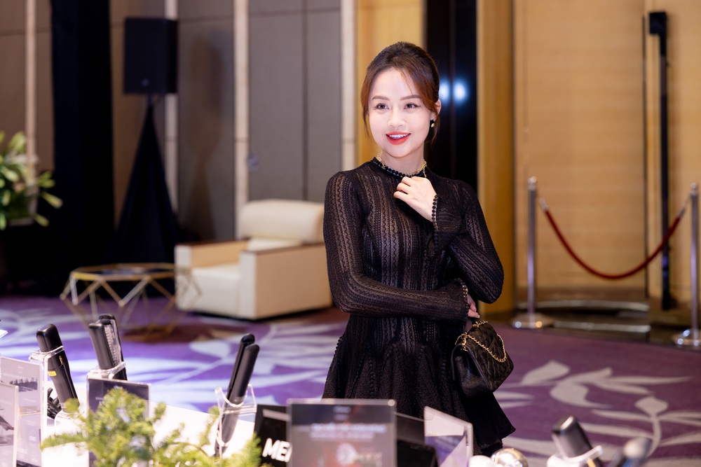 Hoa hậu Ngọc Hân, Á hậu Tú Anh hội ngộ dàn sao Việt - Ảnh 9. Hoa hậu Ngọc Hân, Á hậu Tú Anh hội ngộ dàn sao Việt - Ảnh 9.