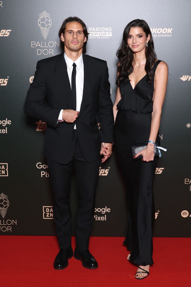 Những bóng hồng khoe sắc ở thảm đỏ Quả bóng Vàng 2024 - Ảnh 11. Những bóng hồng khoe sắc ở thảm đỏ Quả bóng Vàng 2024 - Ảnh 11.