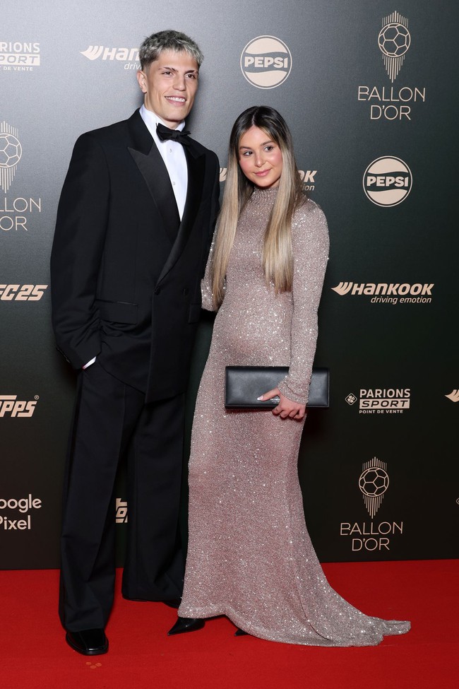 Những bóng hồng khoe sắc ở thảm đỏ Quả bóng Vàng 2024 - Ảnh 8. Những bóng hồng khoe sắc ở thảm đỏ Quả bóng Vàng 2024 - Ảnh 8.