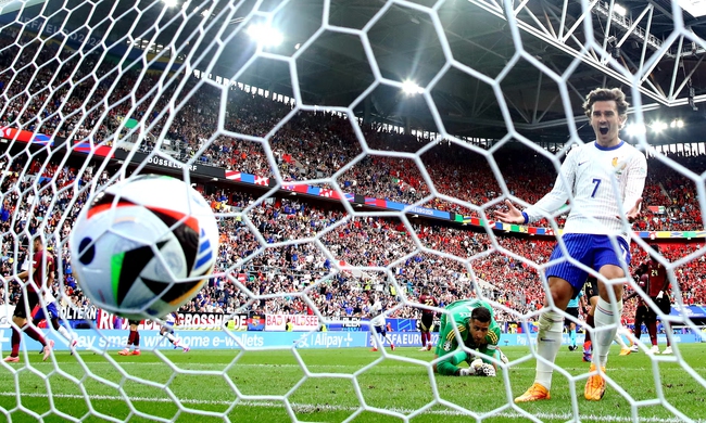 Tứ kết - 02h00 ngày 6/7, sân Volksparkstadion, Bồ Đào Nha – Pháp: Deschamps sắm vai “Thợ hàn” - Ảnh 1. Tứ kết - 02h00 ngày 6/7, sân Volksparkstadion, Bồ Đào Nha – Pháp: Deschamps sắm vai “Thợ hàn” - Ảnh 1.