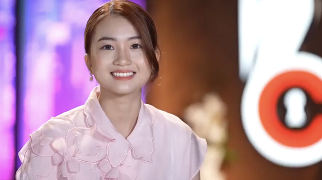 Cô gái 22 tuổi đã làm giám đốc, đề xuất mang hoa ế chiều 30 Tết đi từ thiện, sếp Vũ Minh Trí: 'Suy nghĩ tích cực và... ngây thơ - Ảnh 1. Cô gái 22 tuổi đã làm giám đốc, đề xuất mang hoa ế chiều 30 Tết đi từ thiện, sếp Vũ Minh Trí: 'Suy nghĩ tích cực và... ngây thơ - Ảnh 1.