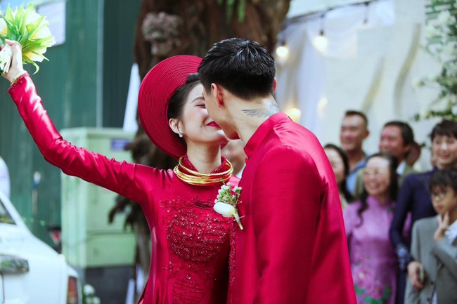 Đoàn Văn Hậu đón Doãn Hải My về dinh: Sáng đi Porsche 5 tỷ, trưa lên siêu xe gần 50 tỷ - Ảnh 5. Đoàn Văn Hậu đón Doãn Hải My về dinh: Sáng đi Porsche 5 tỷ, trưa lên siêu xe gần 50 tỷ - Ảnh 5.