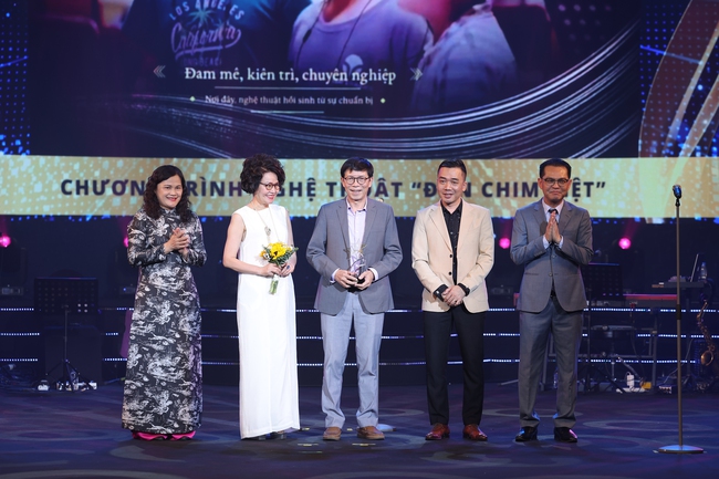 TRỰC TIẾP Lễ trao Giải Cống hiến lần 18 năm 2024 tại Nhà hát Lớn Hà Nội - Ảnh 2. TRỰC TIẾP Lễ trao Giải Cống hiến lần 18 năm 2024 tại Nhà hát Lớn Hà Nội - Ảnh 2.