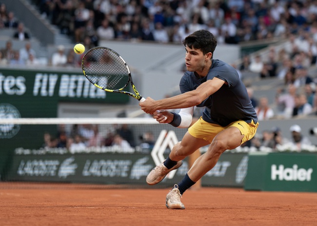 Alcaraz phá kỷ lục, lần đầu tiên vào chung kết Roland Garros - Ảnh 2. Alcaraz phá kỷ lục, lần đầu tiên vào chung kết Roland Garros - Ảnh 2.