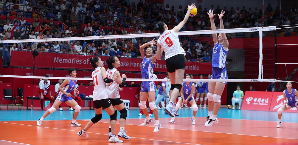 Bích Thủy cải thiện đáng kể khả năng chắn bóng từ khi thi đấu ở Hàn Quốc và người hâm mộ cho rằng cô xứng đáng được triệu tập vào ĐTQG năm 2025. Ảnh: Hoàng Linh Bích Thủy cải thiện đáng kể khả năng chắn bóng từ khi thi đấu ở Hàn Quốc và người hâm mộ cho rằng cô xứng đáng được triệu tập vào ĐTQG năm 2025. Ảnh: Hoàng Linh