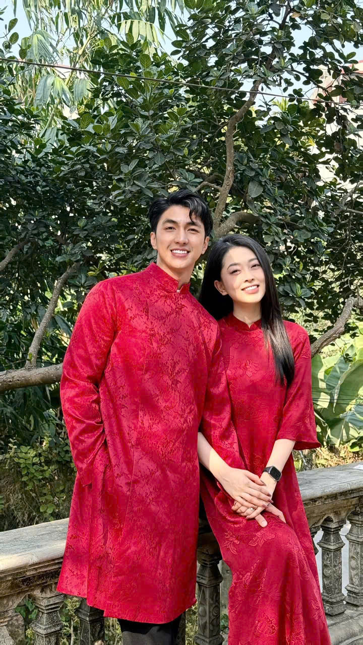 Sơn Tùng M-TP, Hà Hồ, Bình An,... cùng loạt sao Việt khoẻ ảnh áo dài dịp Tết - Ảnh 4. Sơn Tùng M-TP, Hà Hồ, Bình An,... cùng loạt sao Việt khoẻ ảnh áo dài dịp Tết - Ảnh 4.