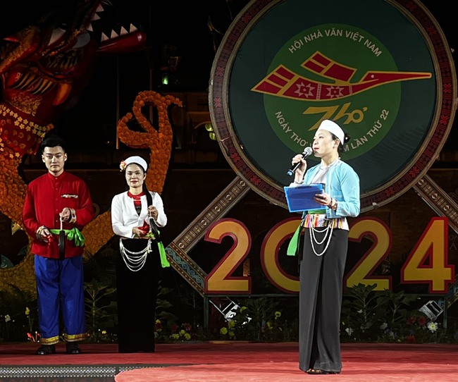 Cùng thơ cất lên bản hòa âm đất nước - Ảnh 6. Cùng thơ cất lên bản hòa âm đất nước - Ảnh 6.