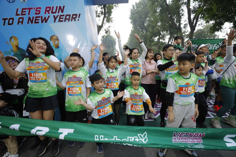 Nguyễn Thị Oanh xác lập kỷ lục mới ở giải Bán Marathon quốc tế Việt Nam 2025 - Ảnh 3.