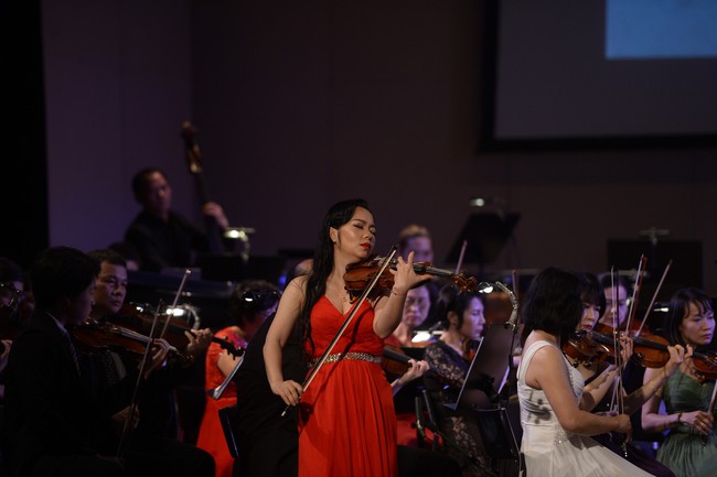 Violinist Trịnh Minh Hiền: '20 năm nữa, tôi vẫn chưa hết trăn trở' - Ảnh 4. Violinist Trịnh Minh Hiền: '20 năm nữa, tôi vẫn chưa hết trăn trở' - Ảnh 4.