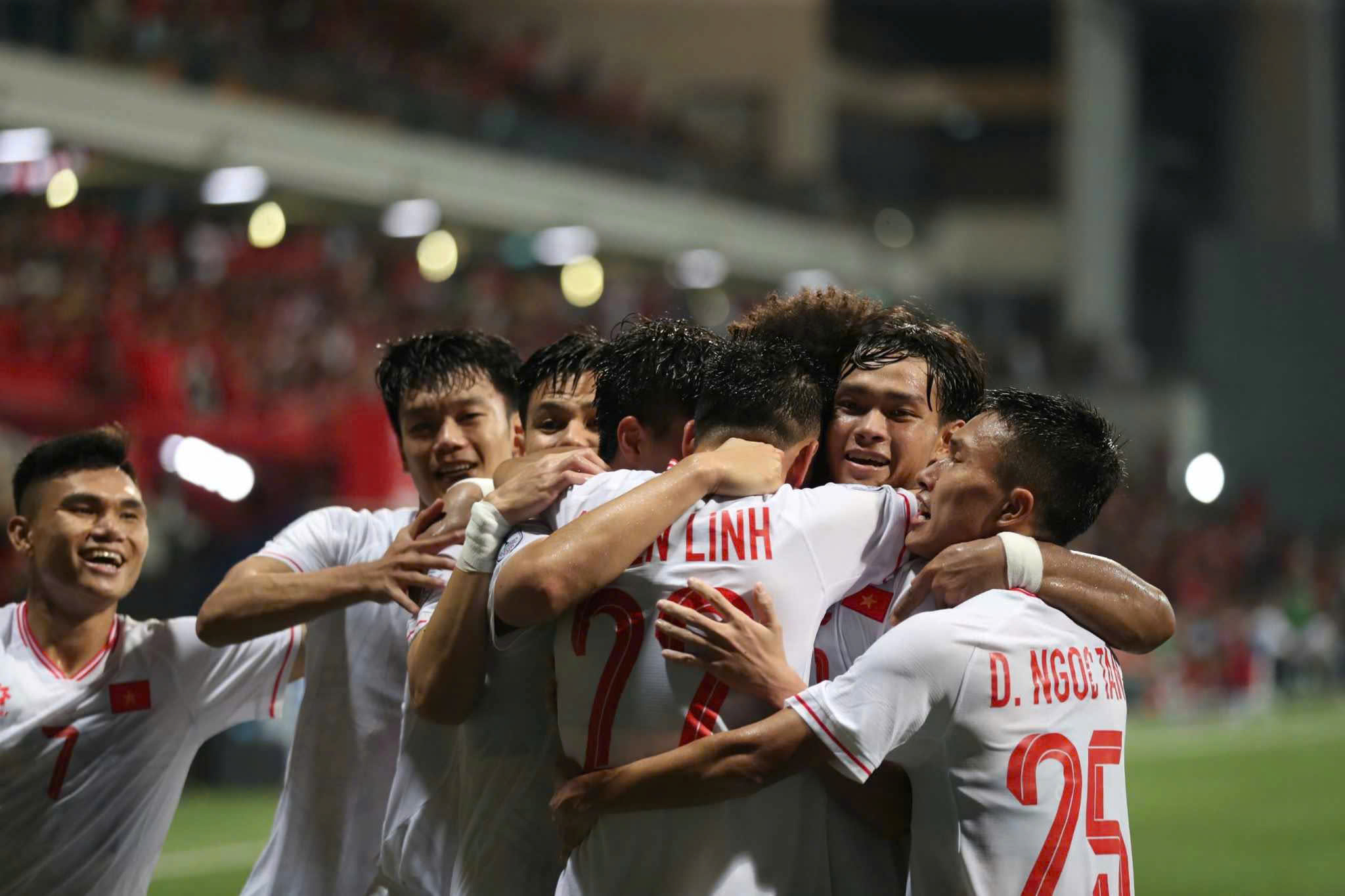 Tin nóng bóng đá Việt 27/12: Duy Mạnh bất ngờ khi được bình chọn xuất sắc nhất trận; Cựu tuyển thủ Singapore thừa nhận Xuân Son quá hay - Ảnh 3. Tin nóng bóng đá Việt 27/12: Duy Mạnh bất ngờ khi được bình chọn xuất sắc nhất trận; Cựu tuyển thủ Singapore thừa nhận Xuân Son quá hay - Ảnh 3.