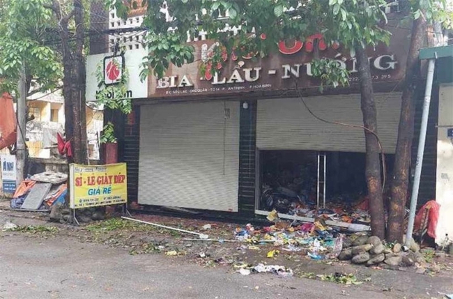 Hòa Bình: Cháy nhà ở kết hợp kinh doanh giày dép làm 2 trẻ tử vong, hai người bị bỏng - Ảnh 1. Hòa Bình: Cháy nhà ở kết hợp kinh doanh giày dép làm 2 trẻ tử vong, hai người bị bỏng - Ảnh 1.