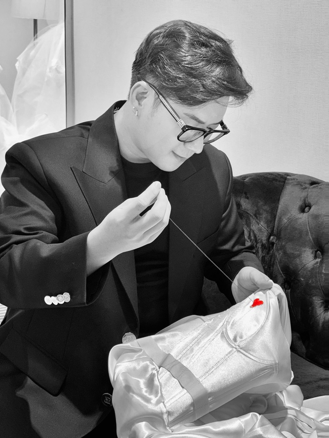 Trang phục cưới đặc biệt NTK Chung Thanh Phong dành cho siêu mẫu Minh Tú - Ảnh 9. Trang phục cưới đặc biệt NTK Chung Thanh Phong dành cho siêu mẫu Minh Tú - Ảnh 9.