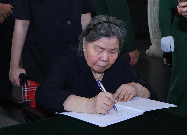 Xúc động những dòng ghi sổ tang của cô giáo Tổng Bí thư Nguyễn Phú Trọng - Ảnh 7. Xúc động những dòng ghi sổ tang của cô giáo Tổng Bí thư Nguyễn Phú Trọng - Ảnh 7.