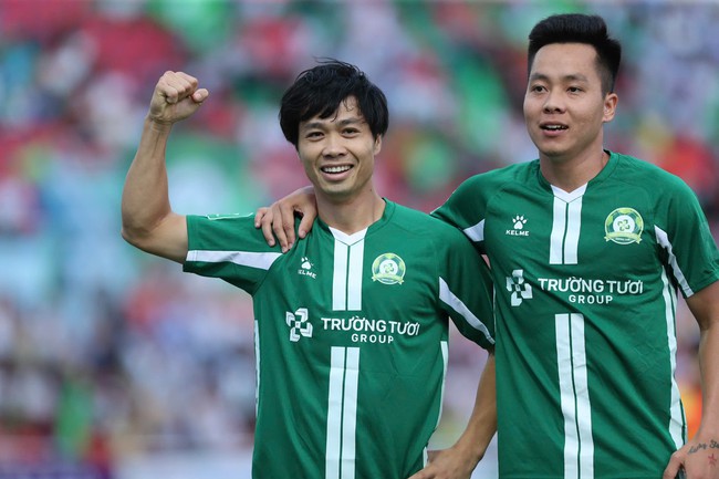 Công Phượng ghi bàn ngay trận ra mắt, Trường Tươi Bình Phước khởi đầu thuận lợi ở cúp Quốc gia trong thế 10 người - Ảnh 2. Công Phượng ghi bàn ngay trận ra mắt, Trường Tươi Bình Phước khởi đầu thuận lợi ở cúp Quốc gia trong thế 10 người - Ảnh 2.