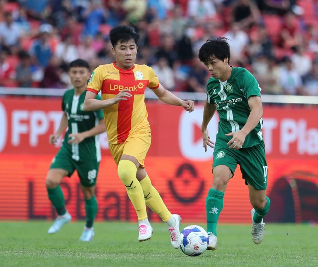 Công Phượng ghi bàn ngay trận ra mắt, Trường Tươi Bình Phước khởi đầu thuận lợi ở cúp Quốc gia trong thế 10 người - Ảnh 1. Công Phượng ghi bàn ngay trận ra mắt, Trường Tươi Bình Phước khởi đầu thuận lợi ở cúp Quốc gia trong thế 10 người - Ảnh 1.