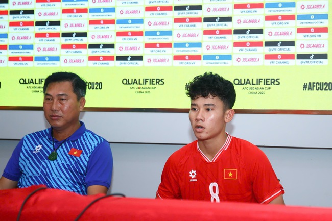 Nghiệt ngã pha phản lưới của U20 Việt Nam, HLV Hứa Hiền Vinh nói lên bài học lớn của học trò - Ảnh 2. Nghiệt ngã pha phản lưới của U20 Việt Nam, HLV Hứa Hiền Vinh nói lên bài học lớn của học trò - Ảnh 2.
