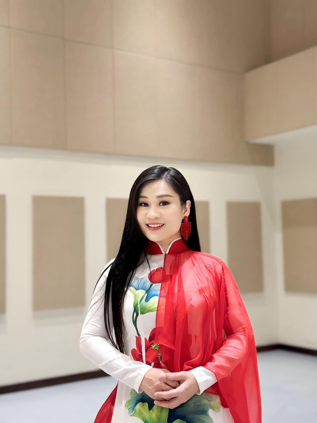 Danh ca Vladislav Sulimsky biểu diễn hoà nhạc "Spring Fire" ở Nhà hát Hồ Gươm - Ảnh 3. Danh ca Vladislav Sulimsky biểu diễn hoà nhạc "Spring Fire" ở Nhà hát Hồ Gươm - Ảnh 3.