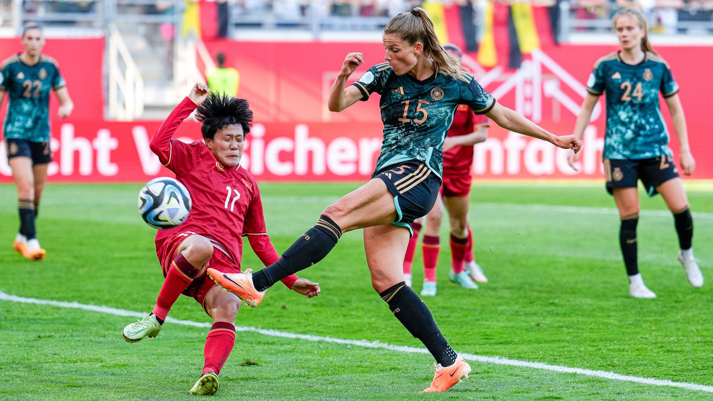 deutschland-vietnam-frauen-laenderspiel-1042400x1350-17068024913161808385811