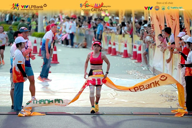 Doãn Thị Oanh vô địch cự ly 21km của nữ Giải Marathon Quốc tế VTV LPBank Doãn Thị Oanh vô địch cự ly 21km của nữ Giải Marathon Quốc tế VTV LPBank