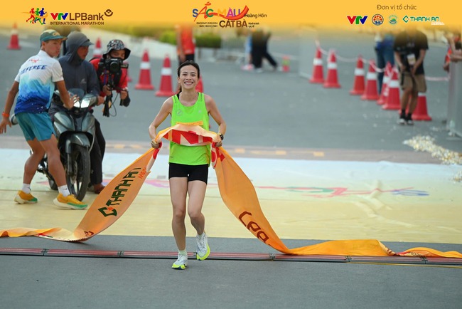 Đoàn Thu Hằng vô địch cự ly 10km của nữ Giải Marathon Quốc tế VTV LPBank Đoàn Thu Hằng vô địch cự ly 10km của nữ Giải Marathon Quốc tế VTV LPBank