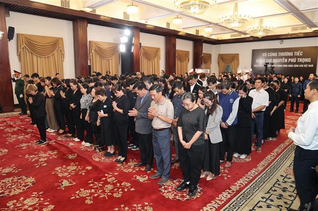 Lễ viếng Tổng Bí thư Nguyễn Phú Trọng sáng ngày 26/7 - Ảnh 9. Lễ viếng Tổng Bí thư Nguyễn Phú Trọng sáng ngày 26/7 - Ảnh 9.