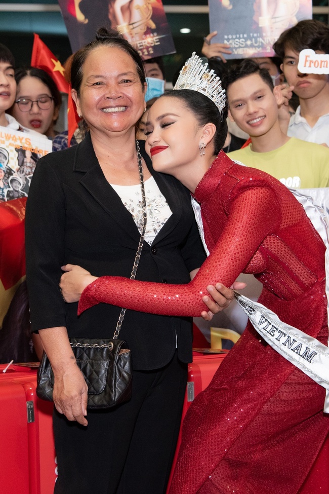 Hoa hậu Ngọc Châu lần đầu thú nhận bị buộc thôi học, không thể tốt nghiệp đại học - Ảnh 4. Hoa hậu Ngọc Châu lần đầu thú nhận bị buộc thôi học, không thể tốt nghiệp đại học - Ảnh 4.