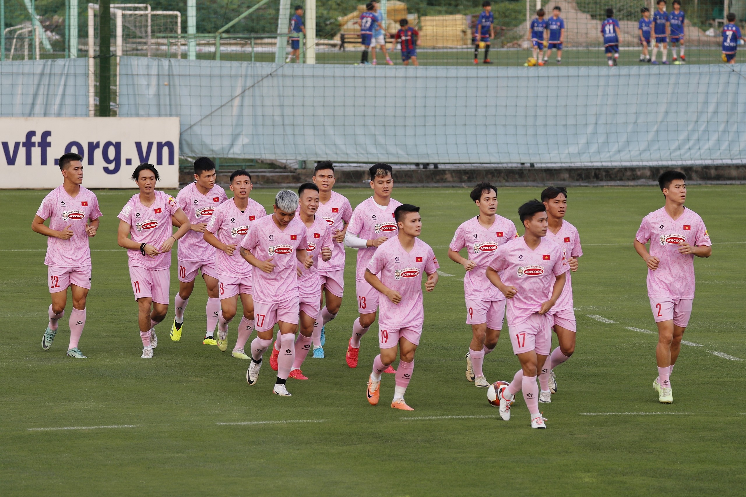 HLV Kim Sang Sik và diện mạo mới của đội tuyển Việt Nam - Ảnh 2. HLV Kim Sang Sik và diện mạo mới của đội tuyển Việt Nam - Ảnh 2.