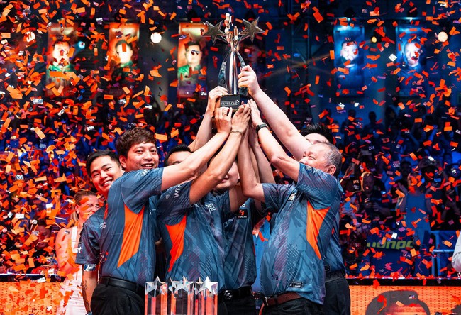 Cơ thủ Việt Nam góp công giúp đội châu Á của huyền thoại Efren Reyes giành chức vô địch - Ảnh 2.