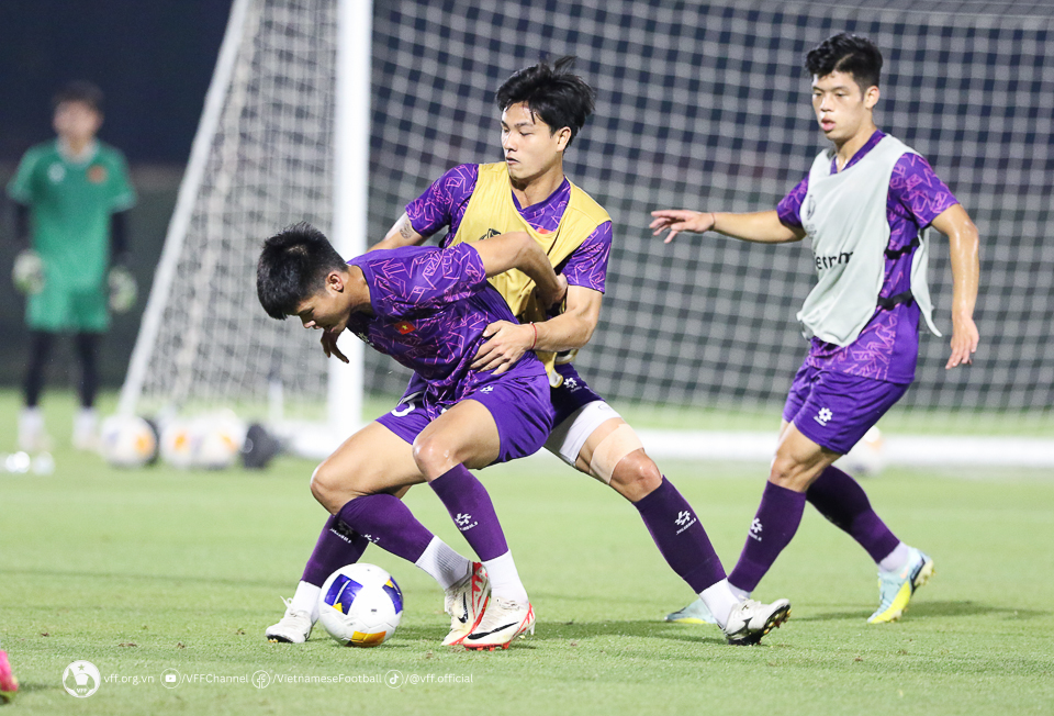 HLV Hoàng Anh Tuấn chốt đội hình đấu U23 Uzbekistan, chắc chắn có thay đổi - Ảnh 3.