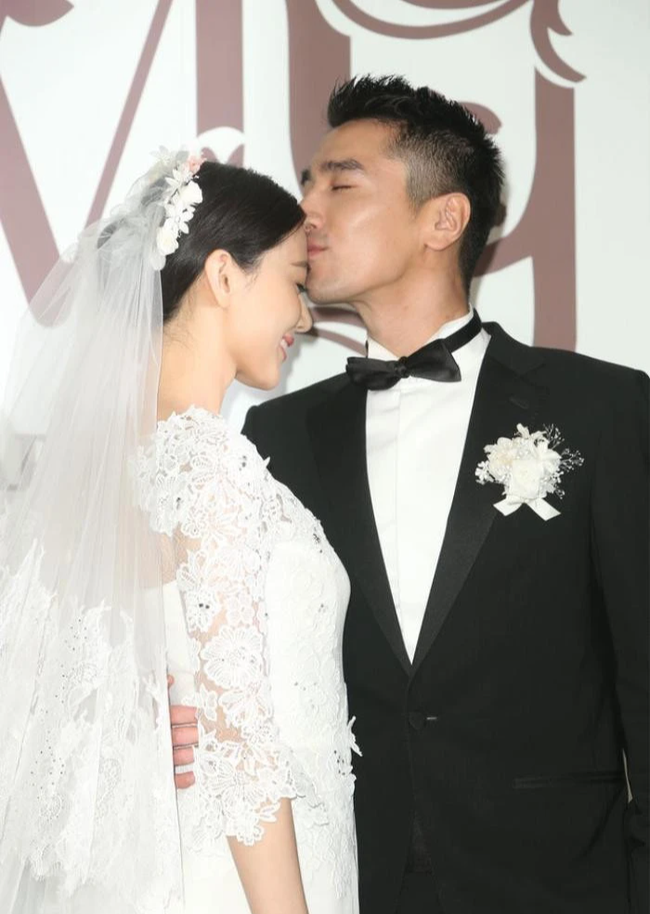 Khi mỹ nhân Hoa ngữ chẳng giữ nổi tình yêu: Phạm Băng Băng cay đắng, Triệu Vy 2 lần bị ruồng bỏ - Ảnh 11. Khi mỹ nhân Hoa ngữ chẳng giữ nổi tình yêu: Phạm Băng Băng cay đắng, Triệu Vy 2 lần bị ruồng bỏ - Ảnh 11.