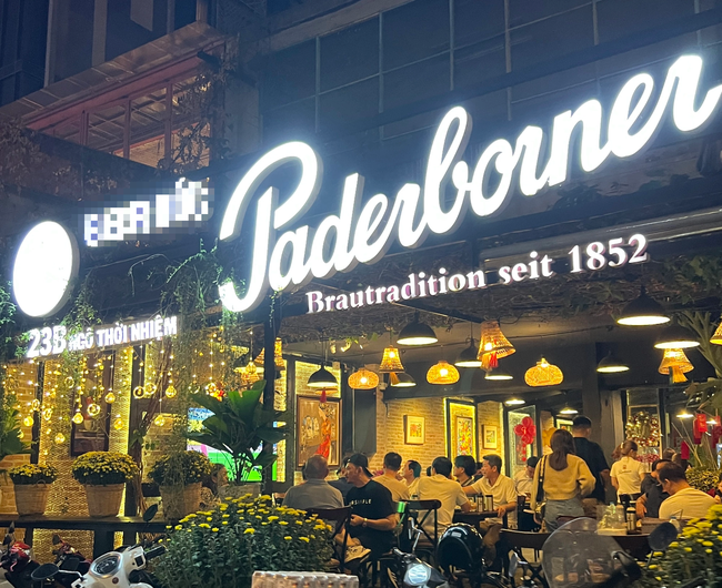 Hàng quán TP.HCM trang bị màn hình xịn, giới trẻ tụ tập đông đúc xem chung kết bóng đá AFF Cup - Ảnh 10. Hàng quán TP.HCM trang bị màn hình xịn, giới trẻ tụ tập đông đúc xem chung kết bóng đá AFF Cup - Ảnh 10.